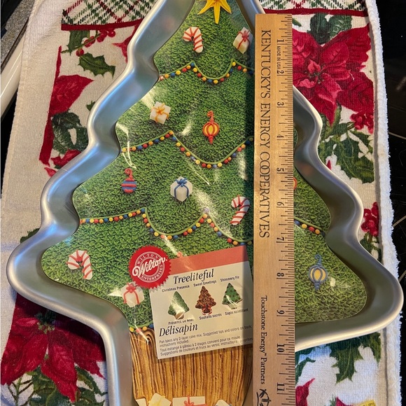 Wilton Christmas Tree cake pan -full size - Picture 4 of 4
